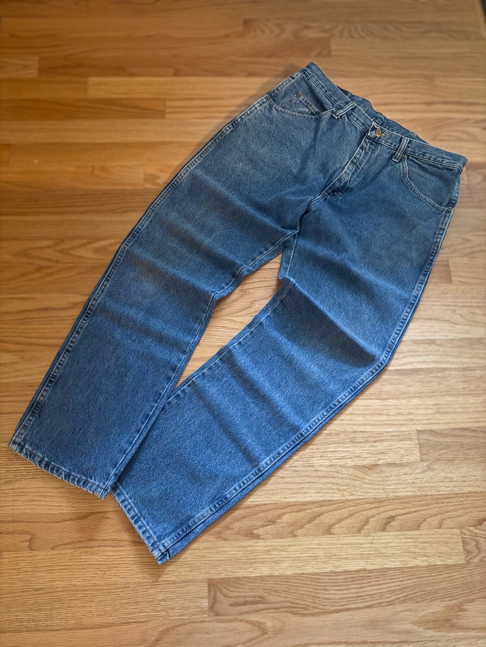Wrangler Men's Relaxed Fit Jeans in Classic Blue Denim